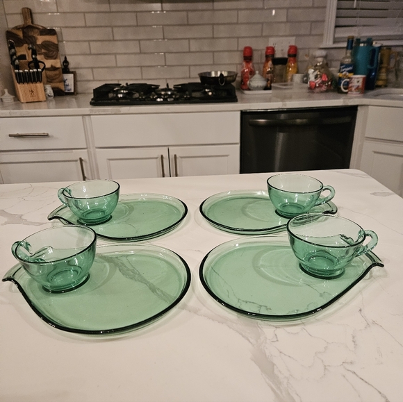 Vintage Green Vaseline Glass Uranium Glow Snack Plate W/ Cup Drink Rest (4) - Picture 1 of 7
